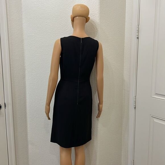 Tahari Elegant Black Sleeveless Dress Sz 2 VNeck Pleated Midi Slimming Cocktail - Picture 8 of 10